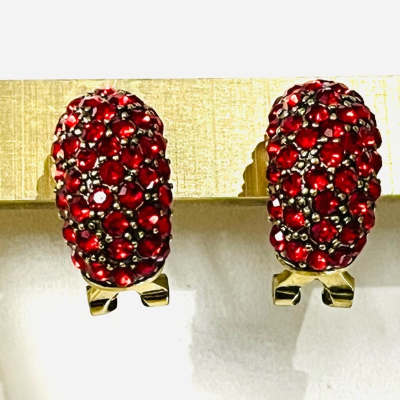 Heidi Daus 🆕 Siam Red “Hugs” Crystals earrings omega for pierced ears - Picture 3 of 8